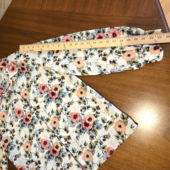 Classic Collection Woman's Flower Print Long Sleeve Blouse Size Large - Picture 9 of 10